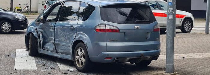 Durch Unfall beschädigtes Fahrzeug